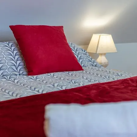 Lovelystay - Flats In Vrsa Historical Center Апартаменты *