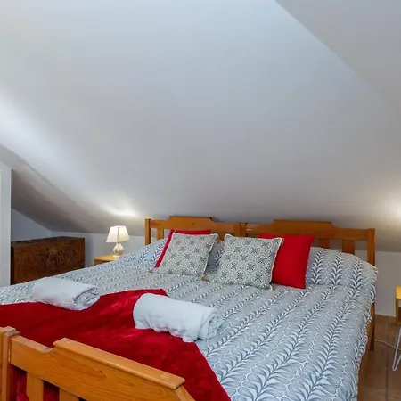 Lovelystay - Flats In Vrsa Historical Center Апартаменты