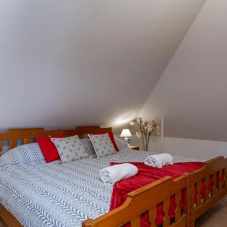 Lovelystay - Flats In Vrsa Historical Center Апартаменты