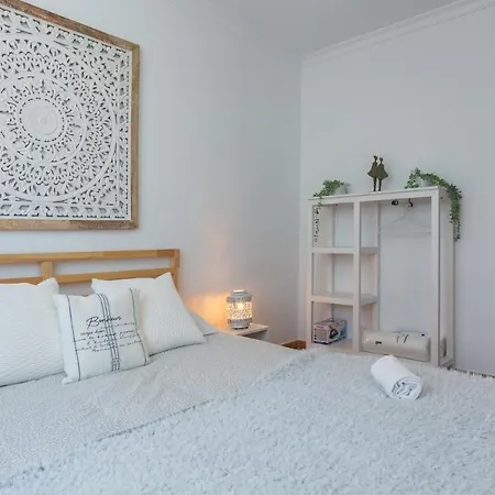 Апартаменты Lovelystay - Flats In Vrsa Historical Center