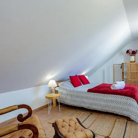 Lovelystay - Flats In Vrsa Historical Center *